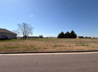 509 Quail Nest Rd, Winfield, KS 67156