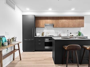 2419 Grant St #307, Vancouver, BC V5K3G4