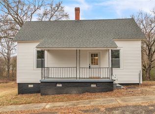 16 Cox St, Belton, SC 29627