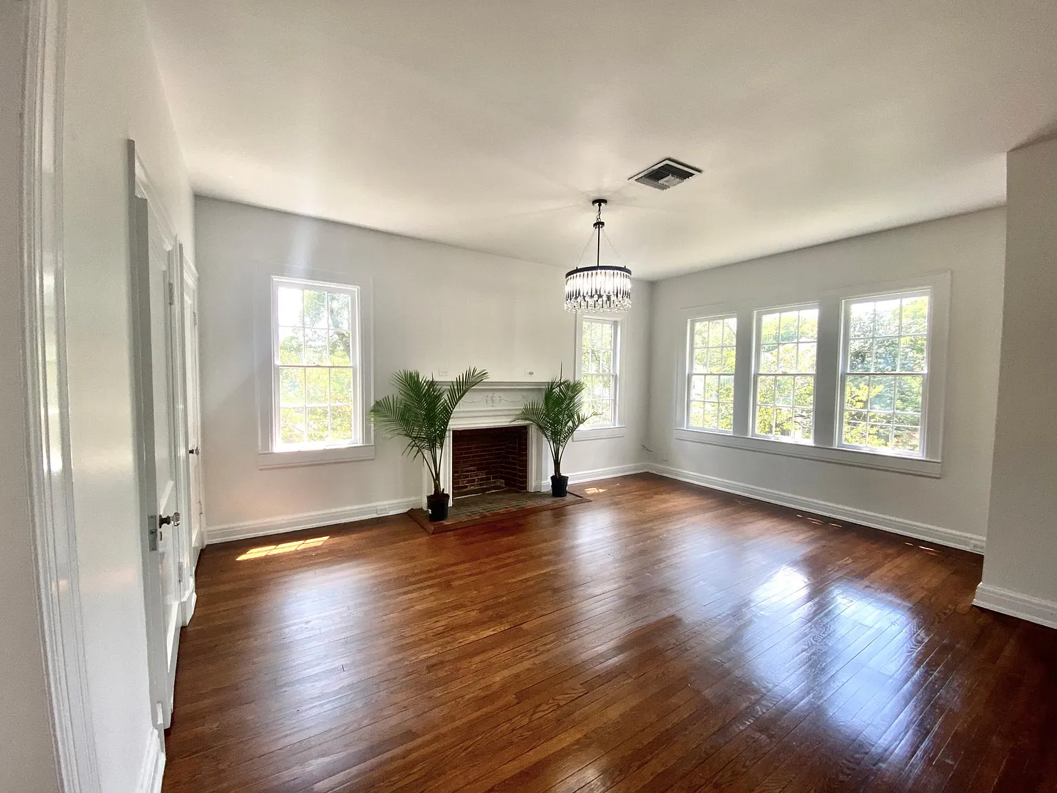 2409 Fairfield Ave — Photo 1