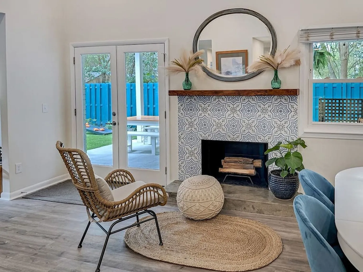 3 bed, 2.0 bath, 1367 sqft, $7,296 — Photo 2