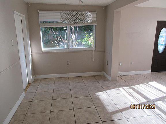5th image of 2910 NE 10th Avenue