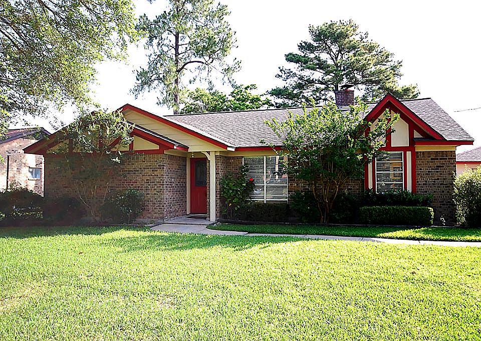 1st image of 801 Greenbriar Dr