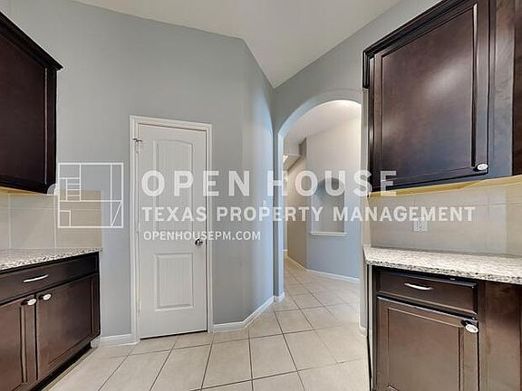 5th image of 1922 Scotch Pine St