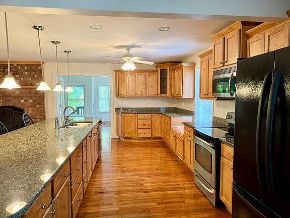 3rd image of 456 Poplar Forest Dr