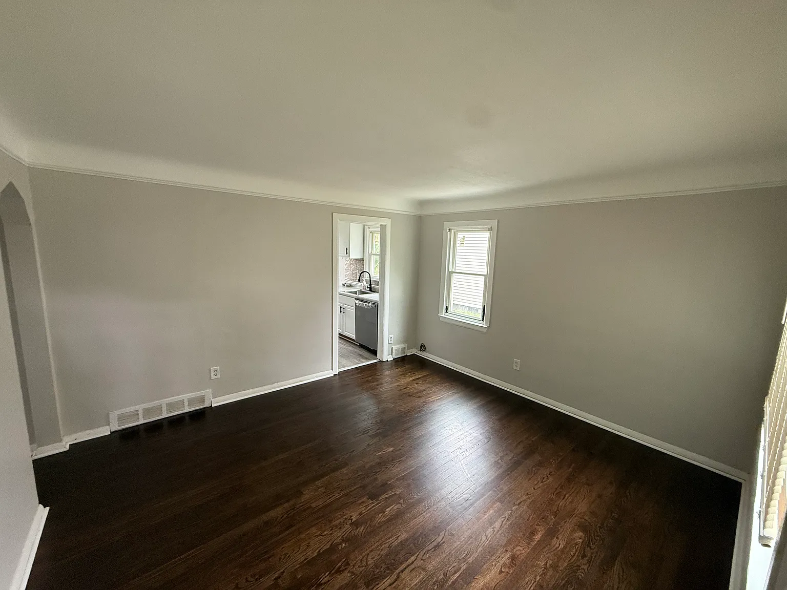 4 bed, 1000 sqft, $1,700 — Photo 3