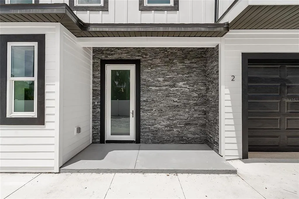 3 bed, 2.5 bath, 1950 sqft, $3,399 — Photo 3