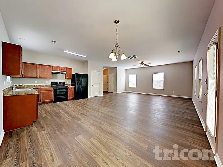 917 Leatherstone Ln — Photo 7