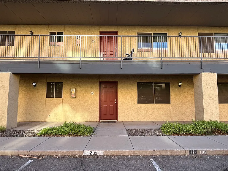 1014 E Spence Ave — Photo 31