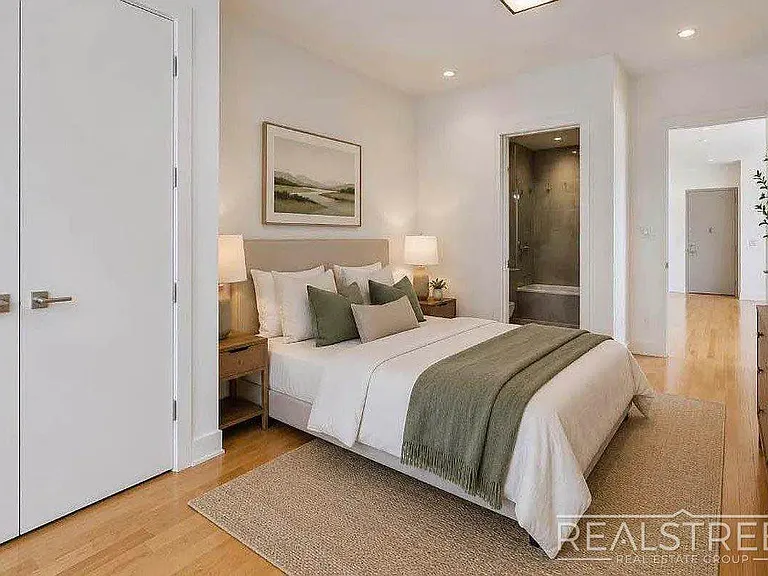 109 Winthrop St #4L — Photo 7