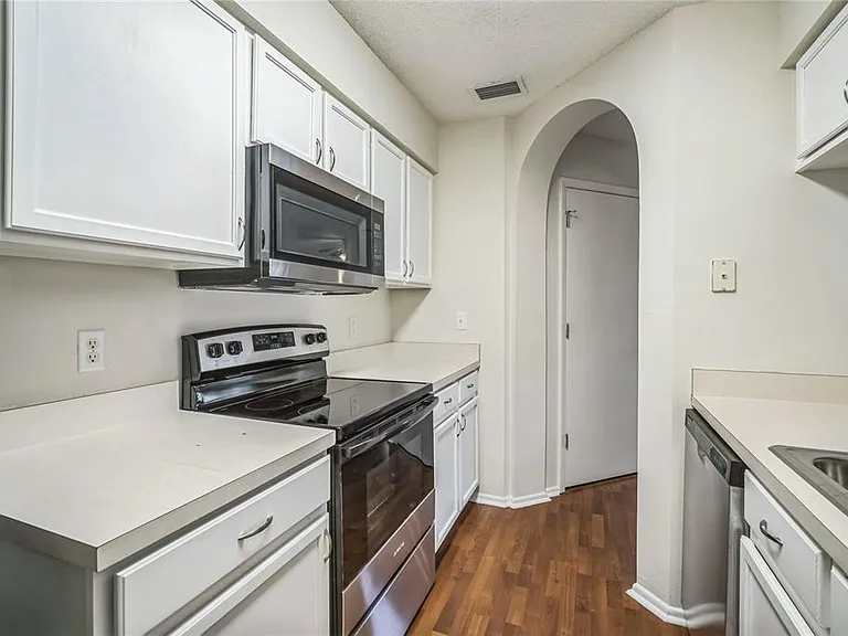 523 Kensington Lake Cir — Photo 7