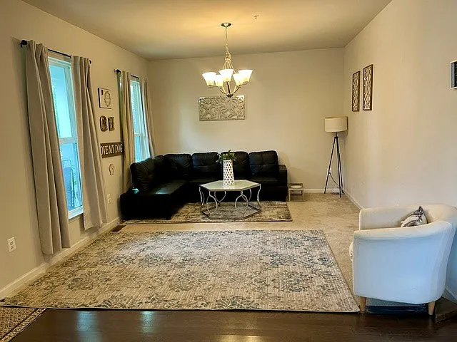 4 bed, 2.5 bath, 3333 sqft, $3,400 — Photo 4