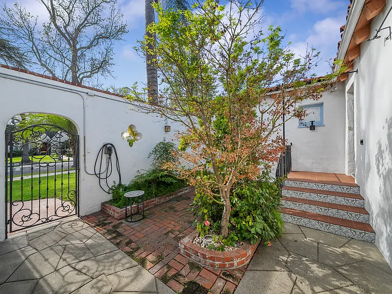 408 N Story Pl — Photo 4