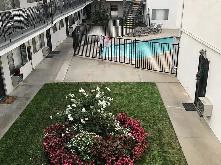 Walnut St. Apts. — Photo 2