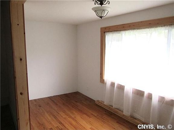 4th image of 2823 Midland Ave