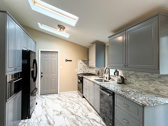 3rd image of 7909 Pamela Dr