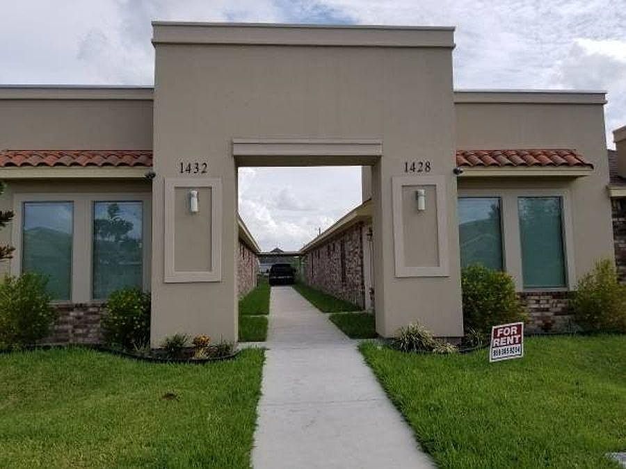 Face of the property and entrance
