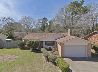 217 Halstead Rd, Ocean Springs, MS 39564