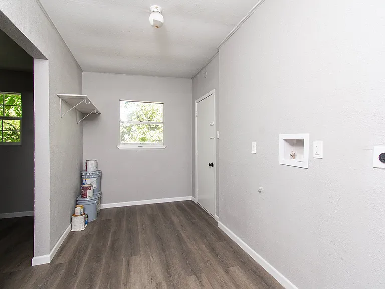 605 N Main St — Photo 14