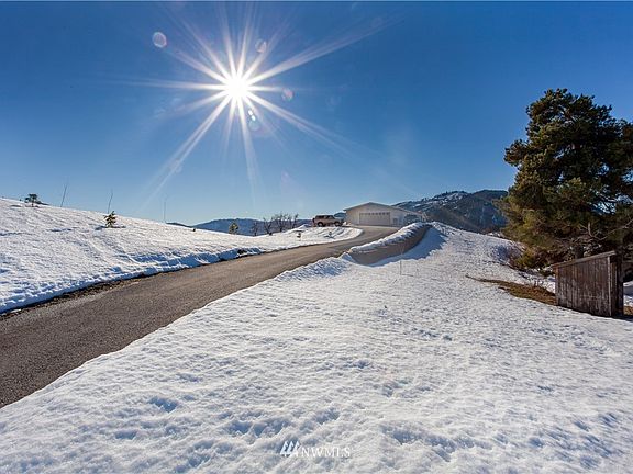 home on the hill with 360º Views