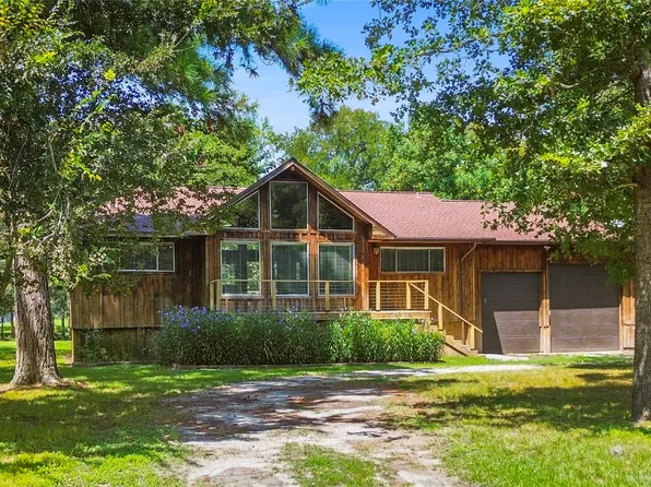 31 Creek Point, Huntsville, TX 77320