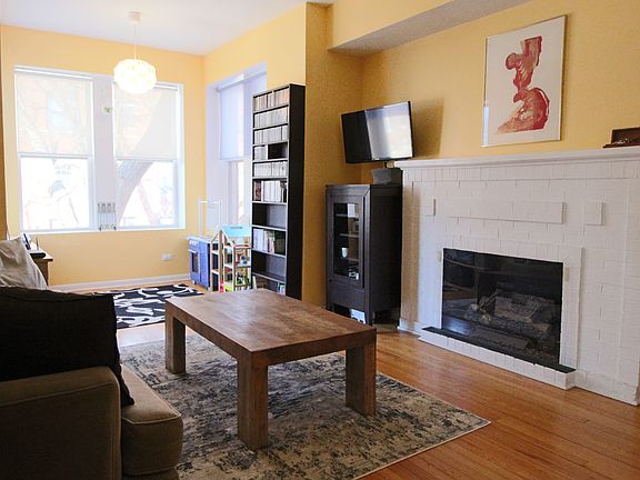 2nd image of 2457 W Leland Ave APT 2