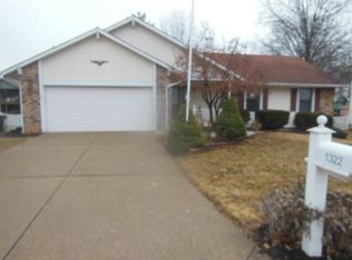 1322 Robertridge Dr, Saint Charles, MO