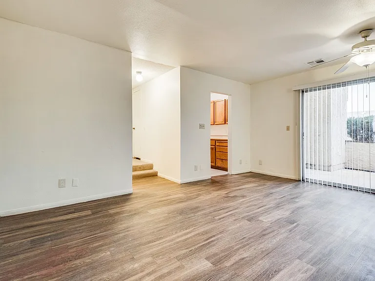 5011 Spencer St #B — Photo 10