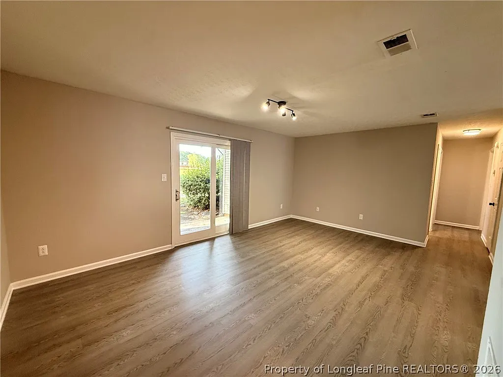 2 bed, 2.0 bath, 1050 sqft, $1,095 — Photo 2