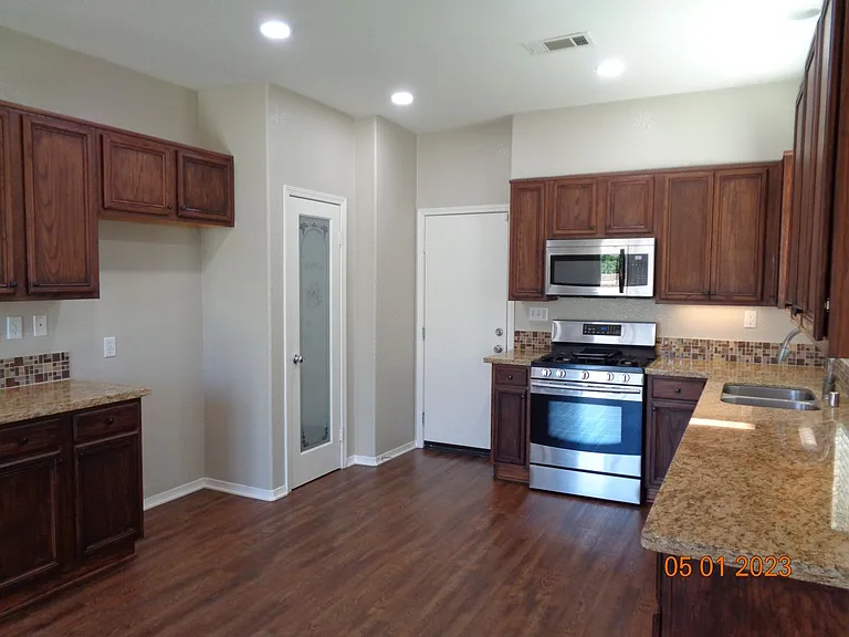 2739 Garnet Ln — Photo 9