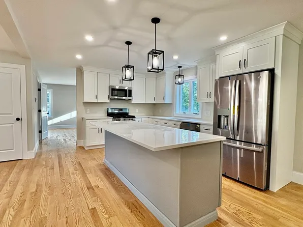 5 Day St, Billerica, MA 01821