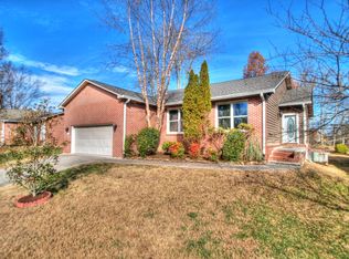 64 Riverview Dr, Oak Ridge, TN 37830