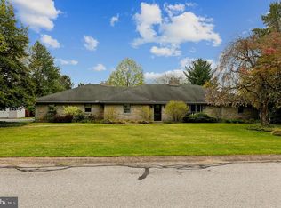 1525 Rosewood Ln, York, PA 17403