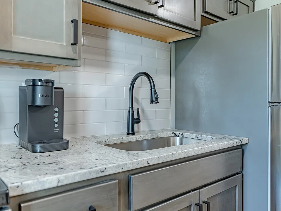 422 Lexington Ave #15
