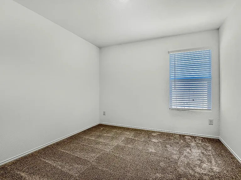 402 Harvest St — Photo 24