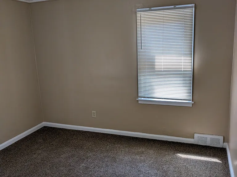 Bed rm, right side