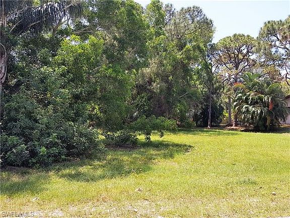 3rd image of 5803 Linden Ln