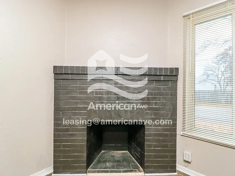 1049778_005_wm_-_living_room_13388136.jpg