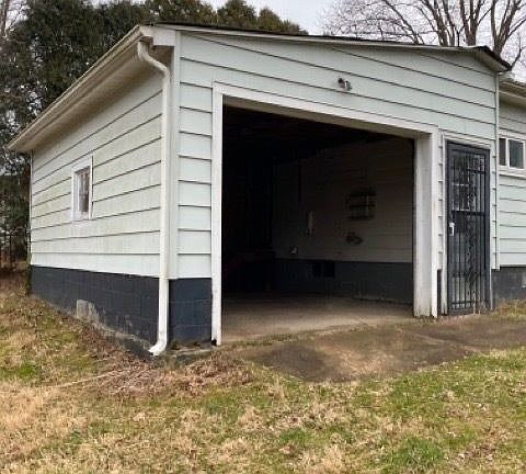 3rd image of 5185 Pinecrest Dr