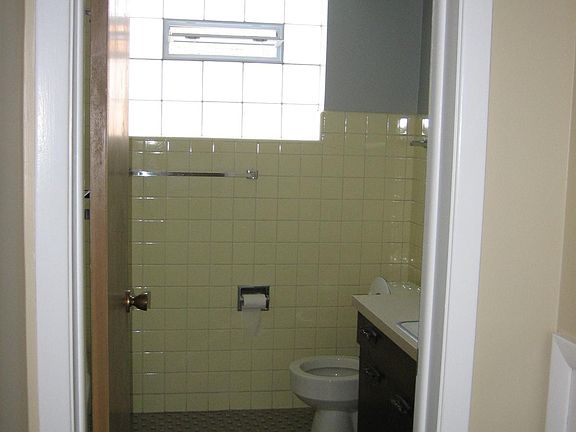 5th image of 2225 W Touhy Ave APT 2