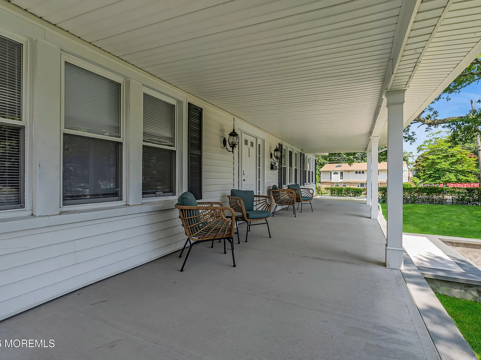 10 bed, 4062 sqft, $6,500 — Photo 2