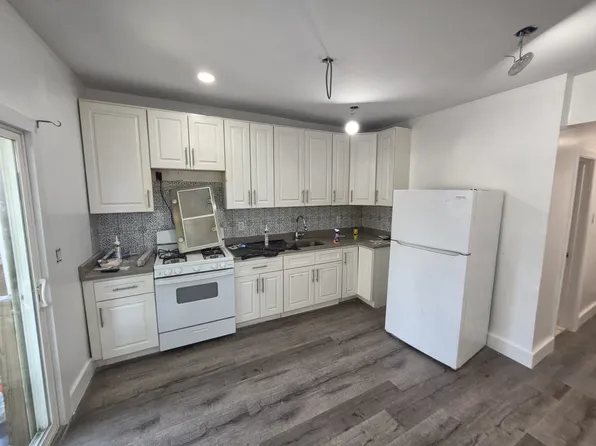 28 E 47th St #3E, Bayonne, NJ 07002