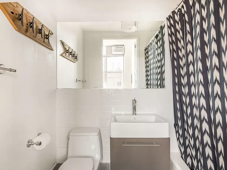 970 Kent Ave #706 — Photo 7