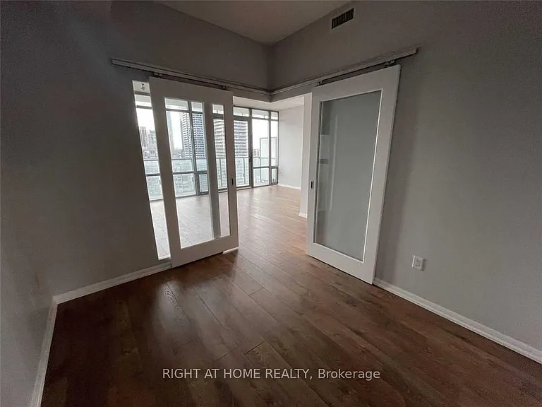 37 Grosvenor St #2905 — Photo 15