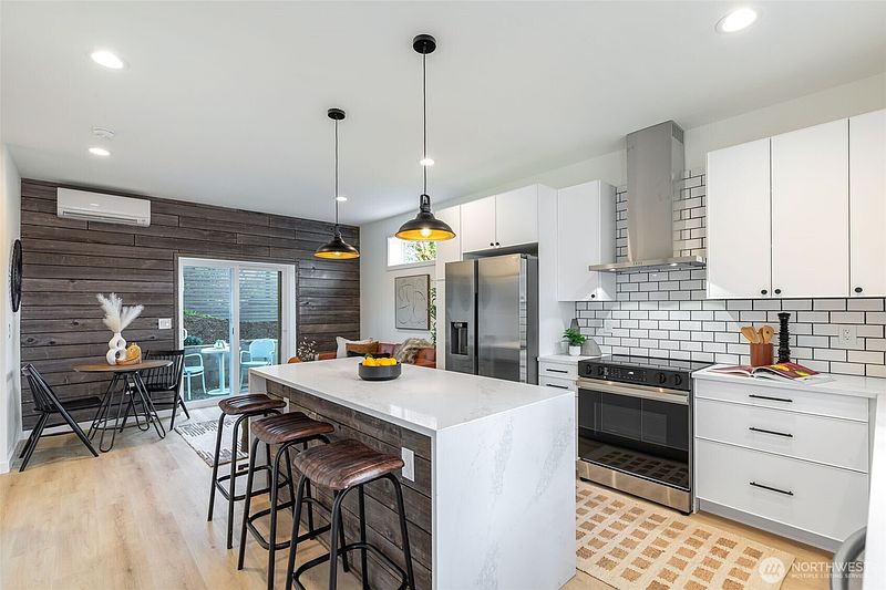 2nd image of 1556 S Pearl Street #B