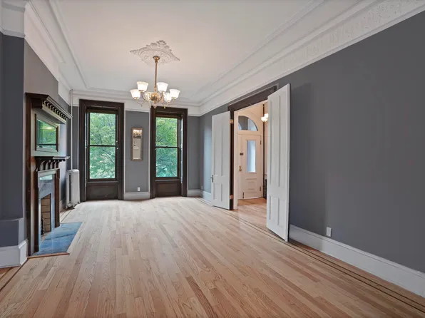 284 Carroll Street image 3 of 19