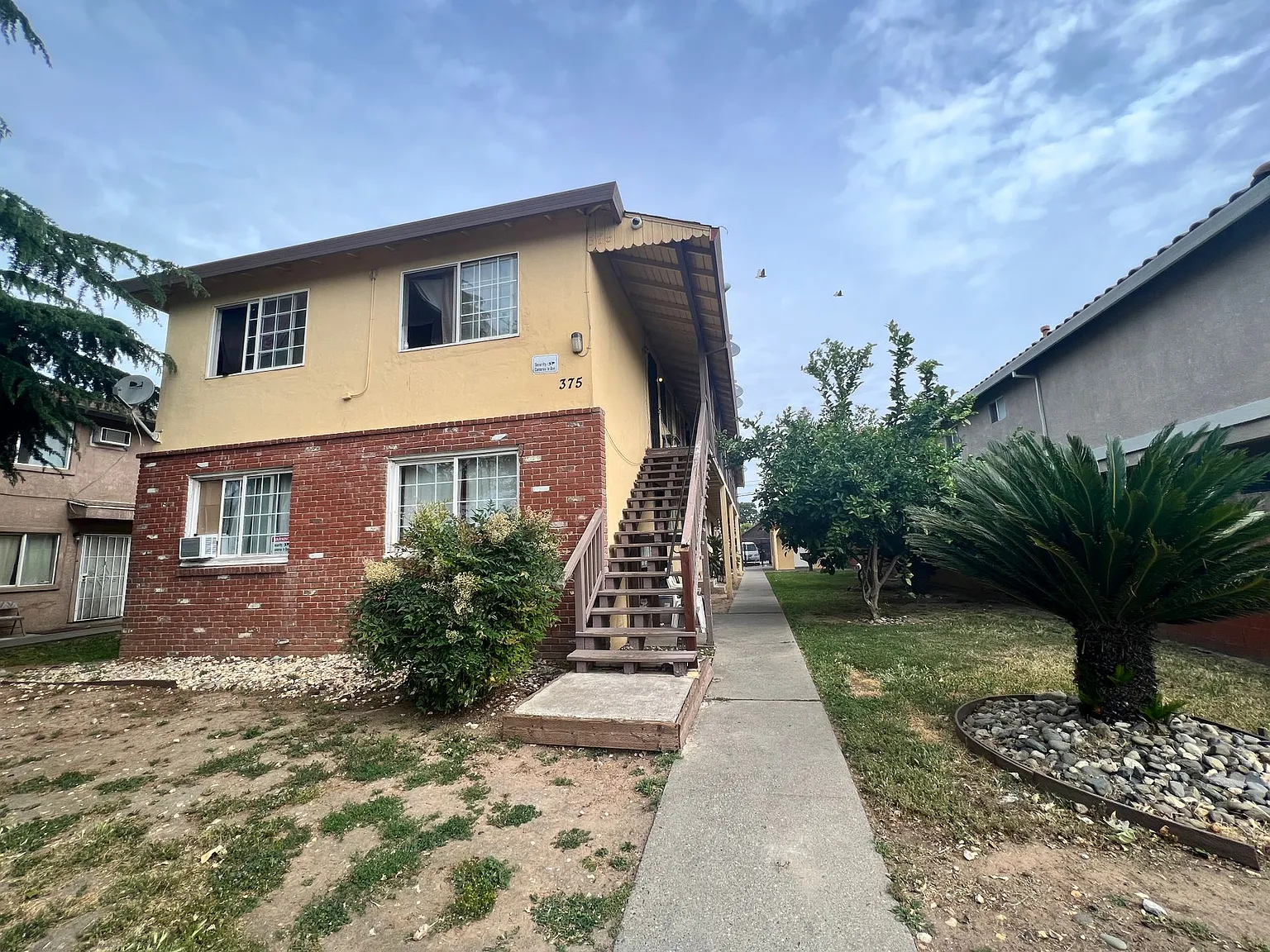 El Camina Apartments — Photo 2