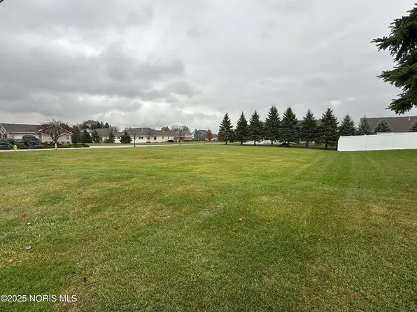 5979 Arapaho Blvd, Walbridge, OH 43465
