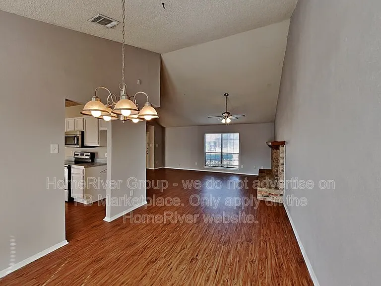 1105 Geneva Ct — Photo 5