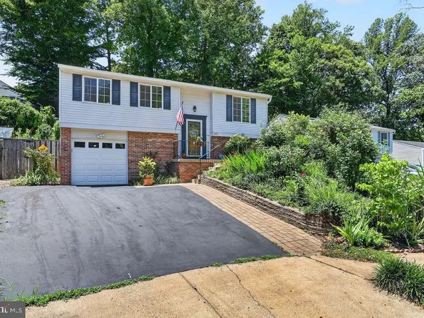 8471 Great Lake Ln, Springfield, VA 22153